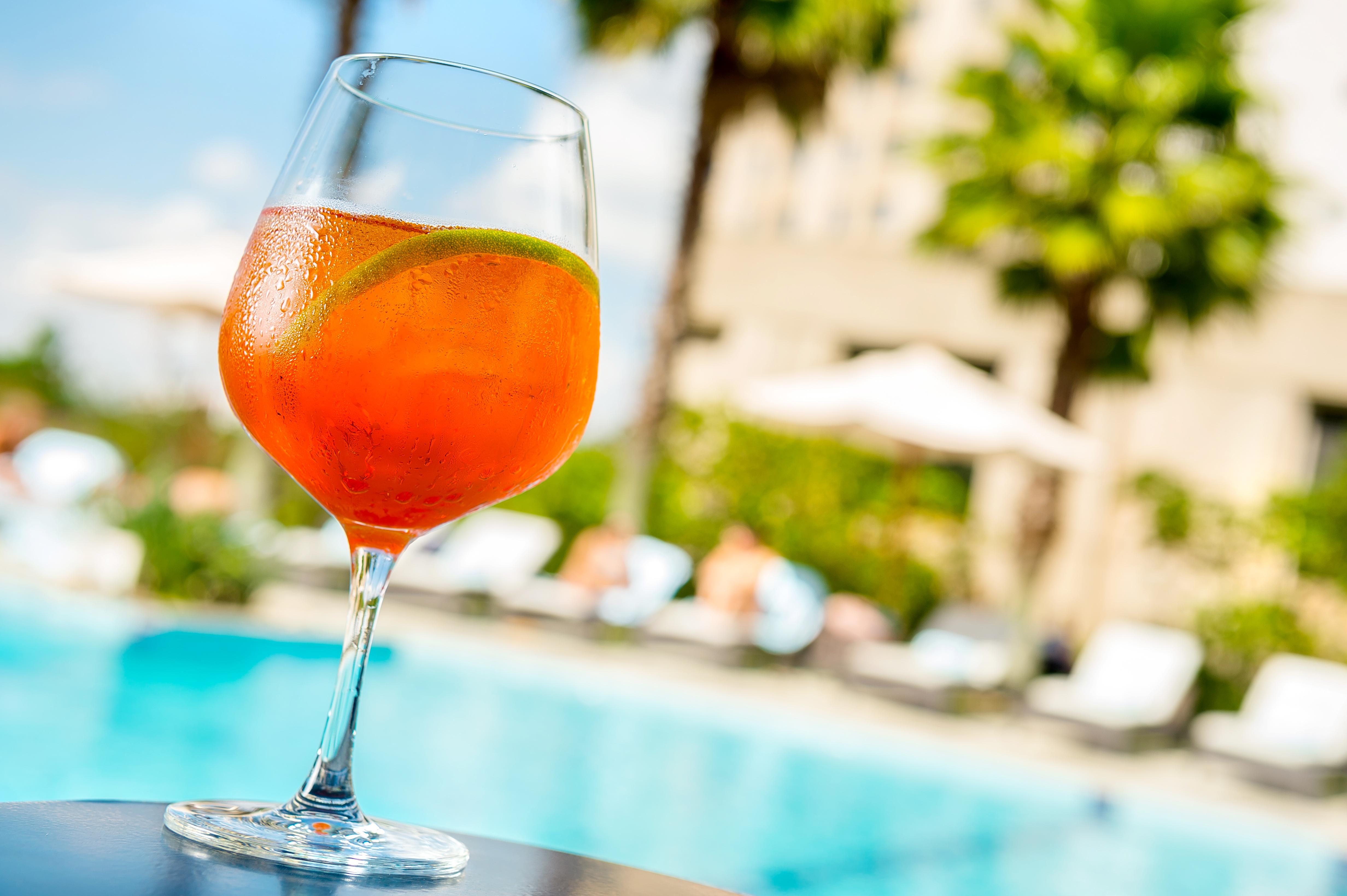 Pullman Sao Paulo Guarulhos Airport Otel Dış mekan fotoğraf A glass of Aperol Spritz