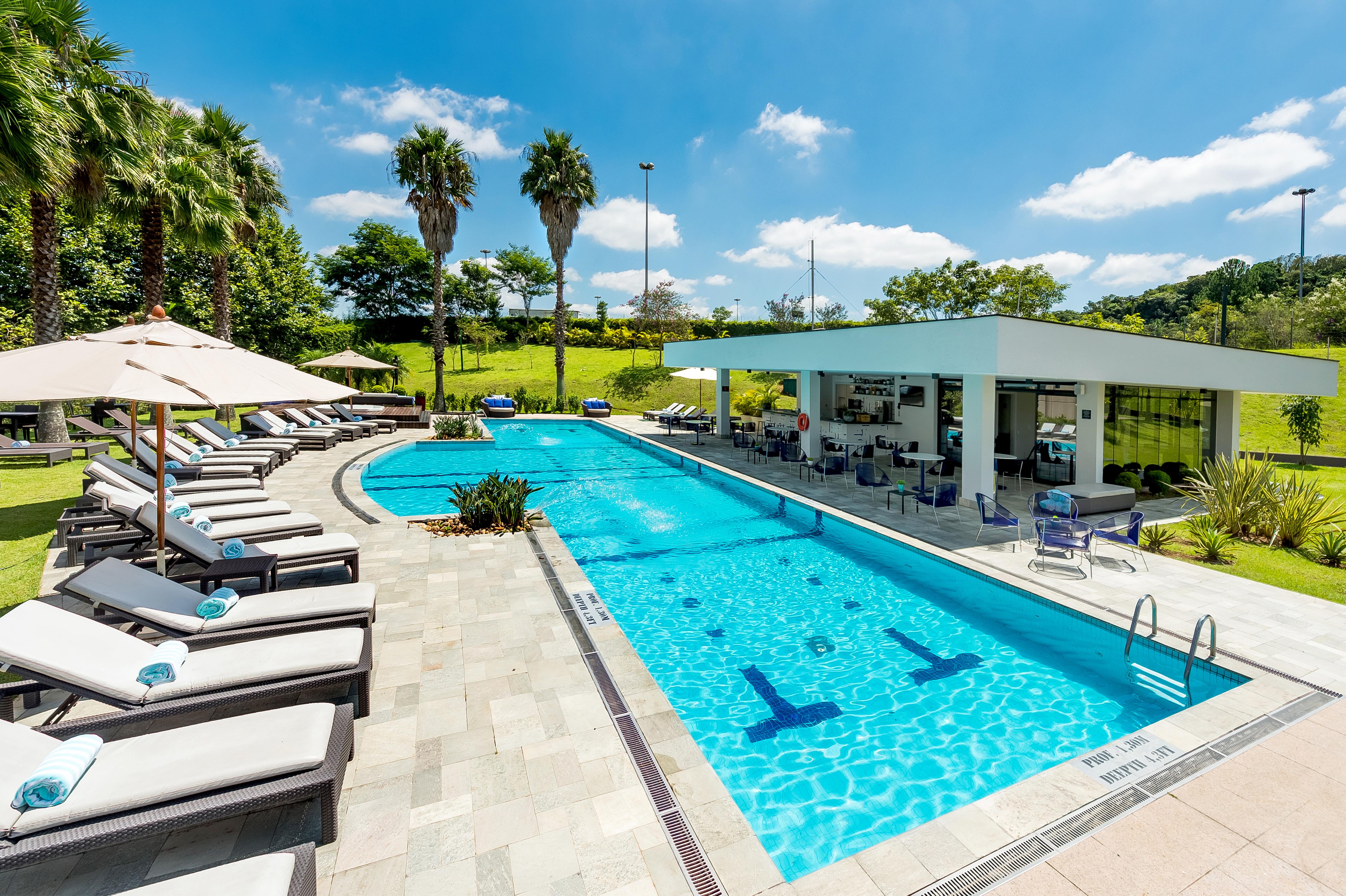 Pullman Sao Paulo Guarulhos Airport Otel Dış mekan fotoğraf The swimming pool at the hotel