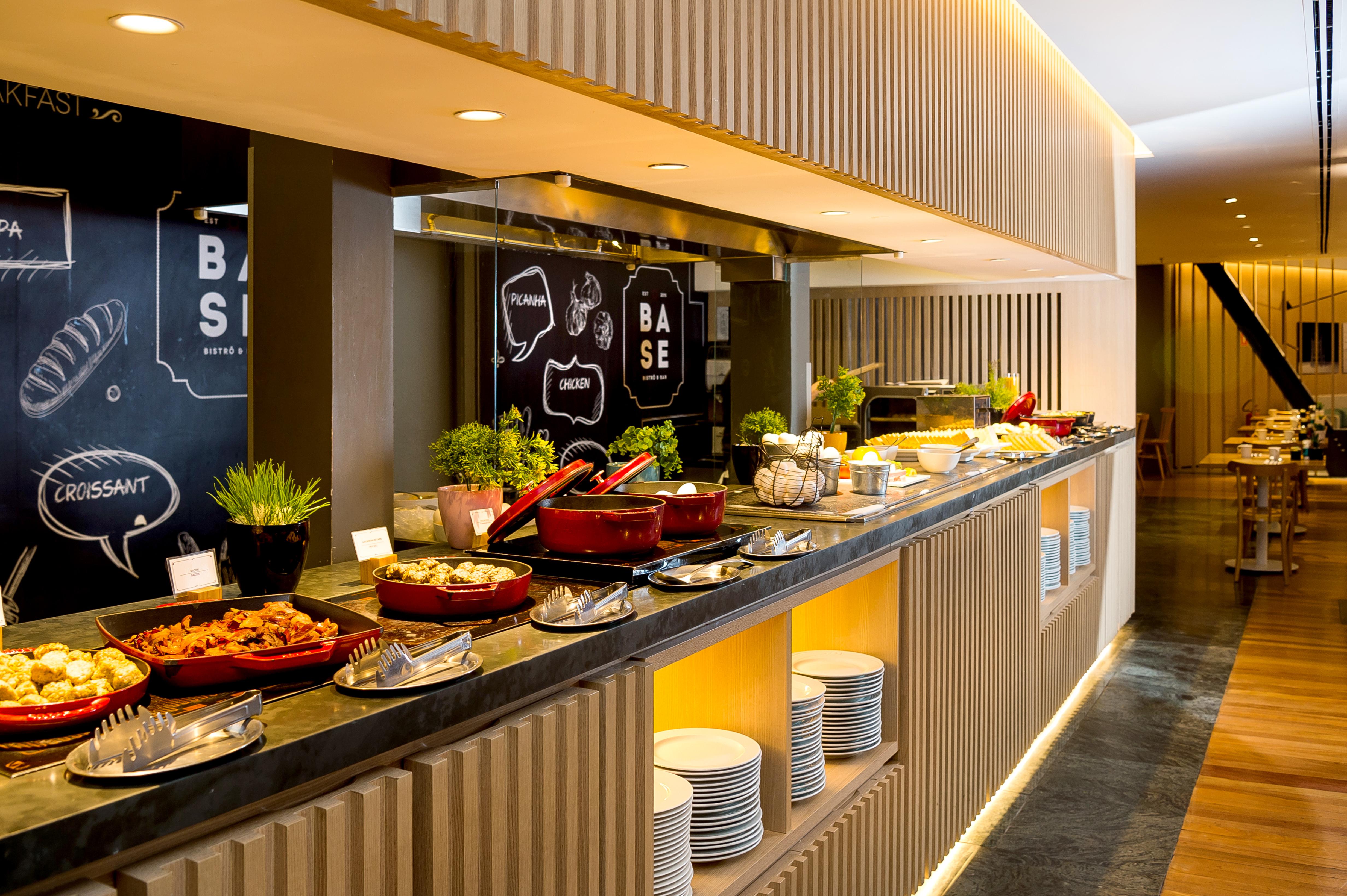 Pullman Sao Paulo Guarulhos Airport Otel Dış mekan fotoğraf A buffet at a hotel